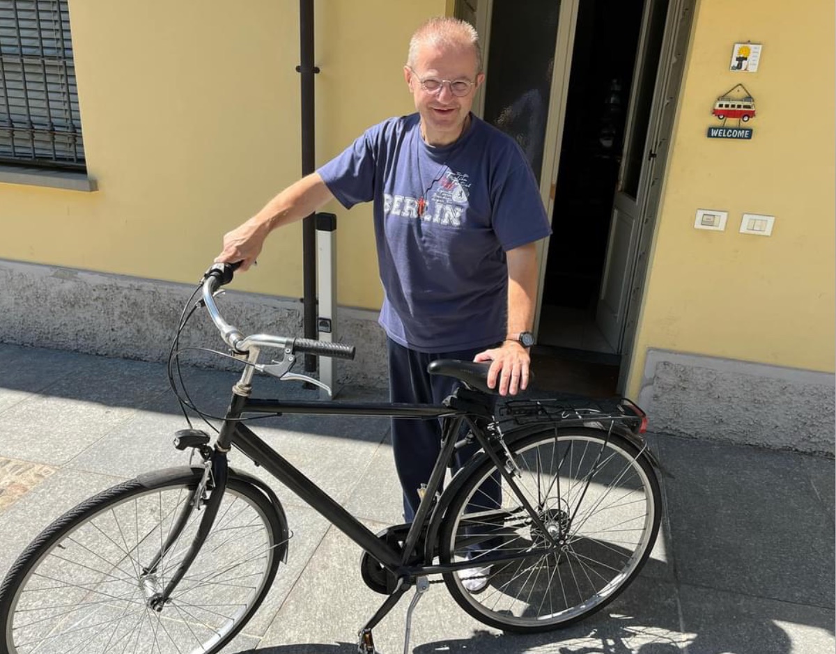 Clamoroso a Crema: ritrovata sempre a San Bernardino la bicicletta rubata venerdì scorso al parroco don Lorenzo Roncali