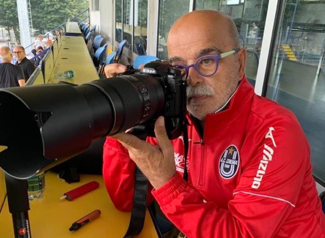 Ah che stile ha il “Paparazzo” Giulio King Giordano, il Fotoreporter “nerista” che fotografò il grande Diego Armando Maradona!